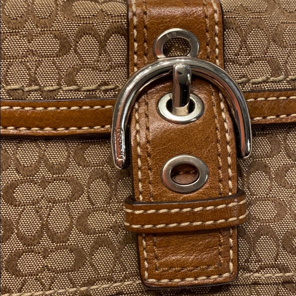 Coach wristlet - Picture 2 of 5